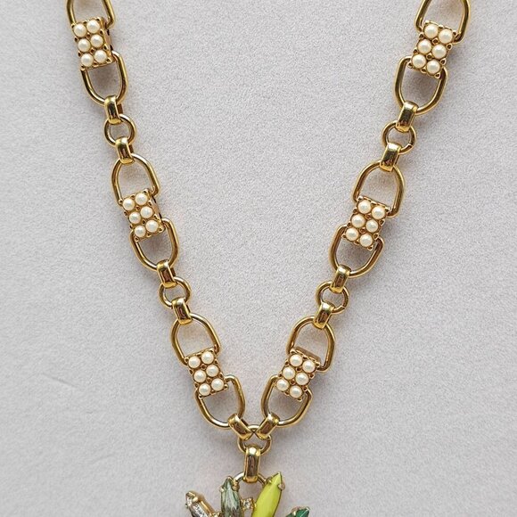 Ann Taylor Pearl Cluster Pineapple Green Rhinestone Gold Tone Long Necklace - Picture 4 of 7